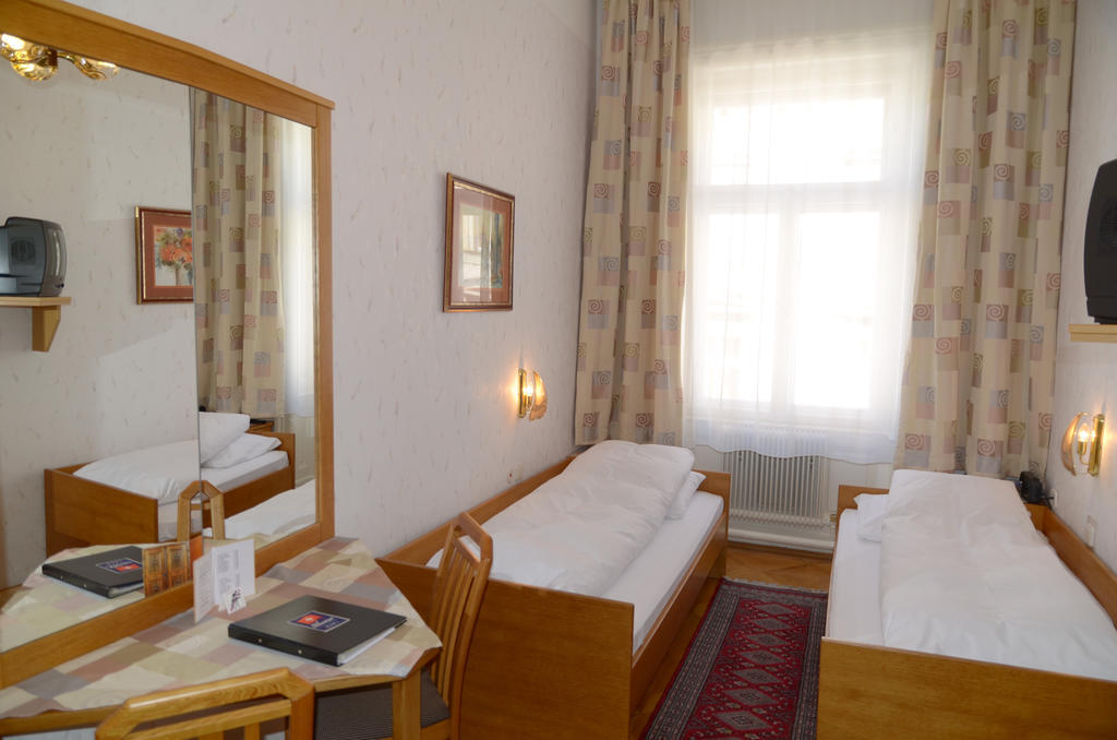 Schweizer Pension Solderer Вена Номер фото