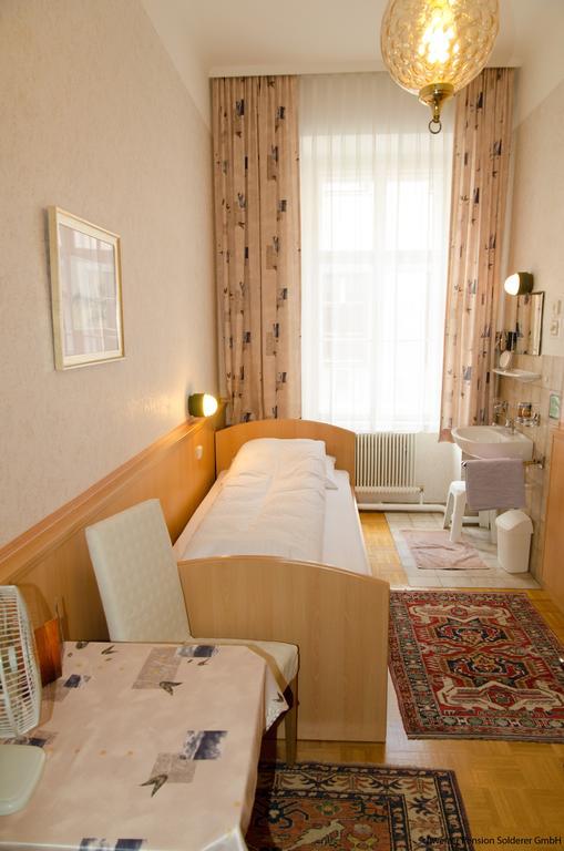 Schweizer Pension Solderer Вена Номер фото